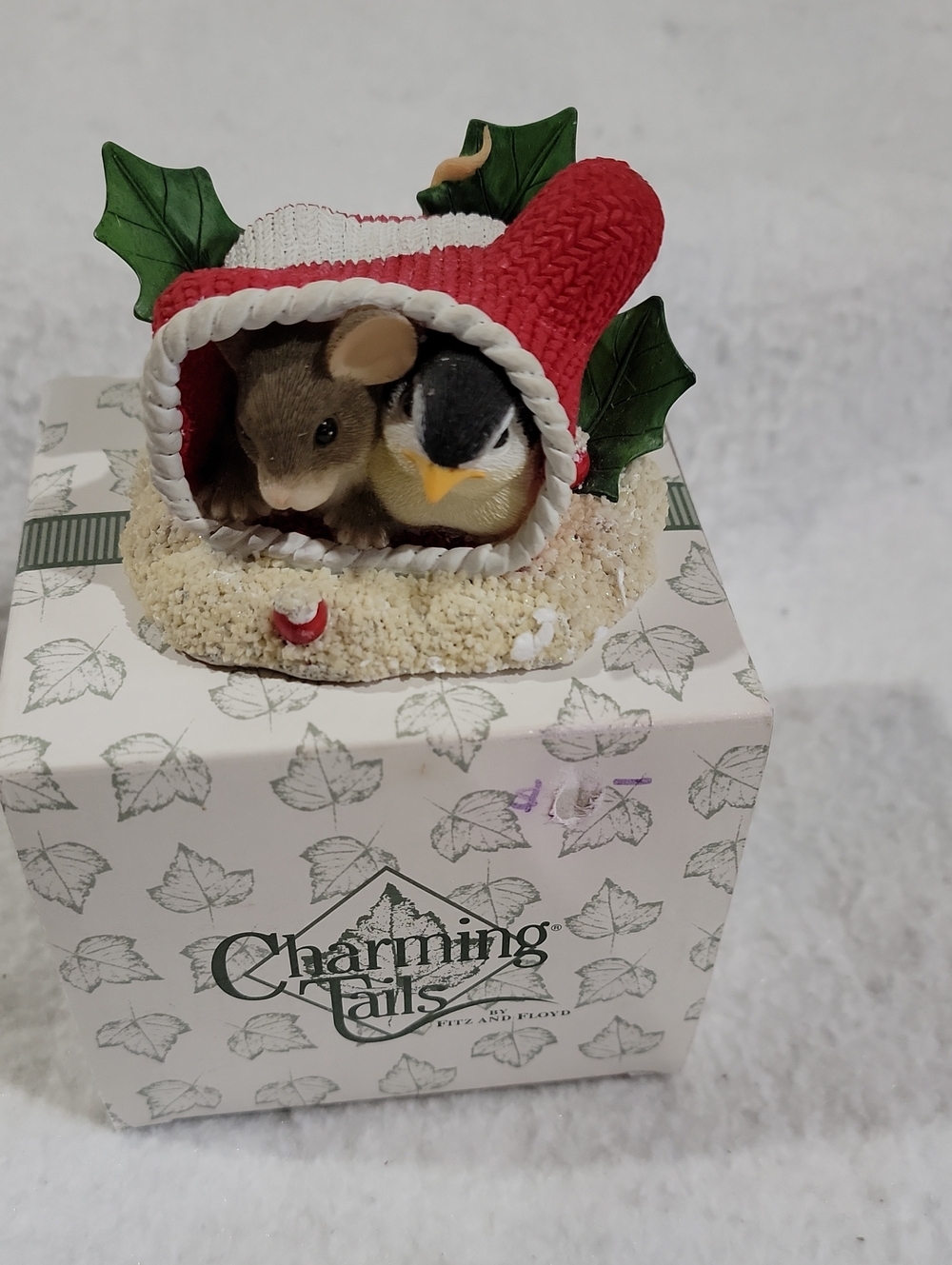 Charming Tails "A Warm Woolen Mitten" Special Edition Holiday Figurine